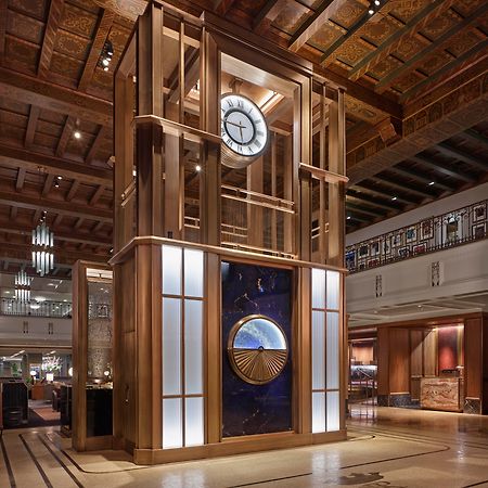 Fairmont Royal York Hotel Toronto Eksteriør billede The clock tower in the lobby