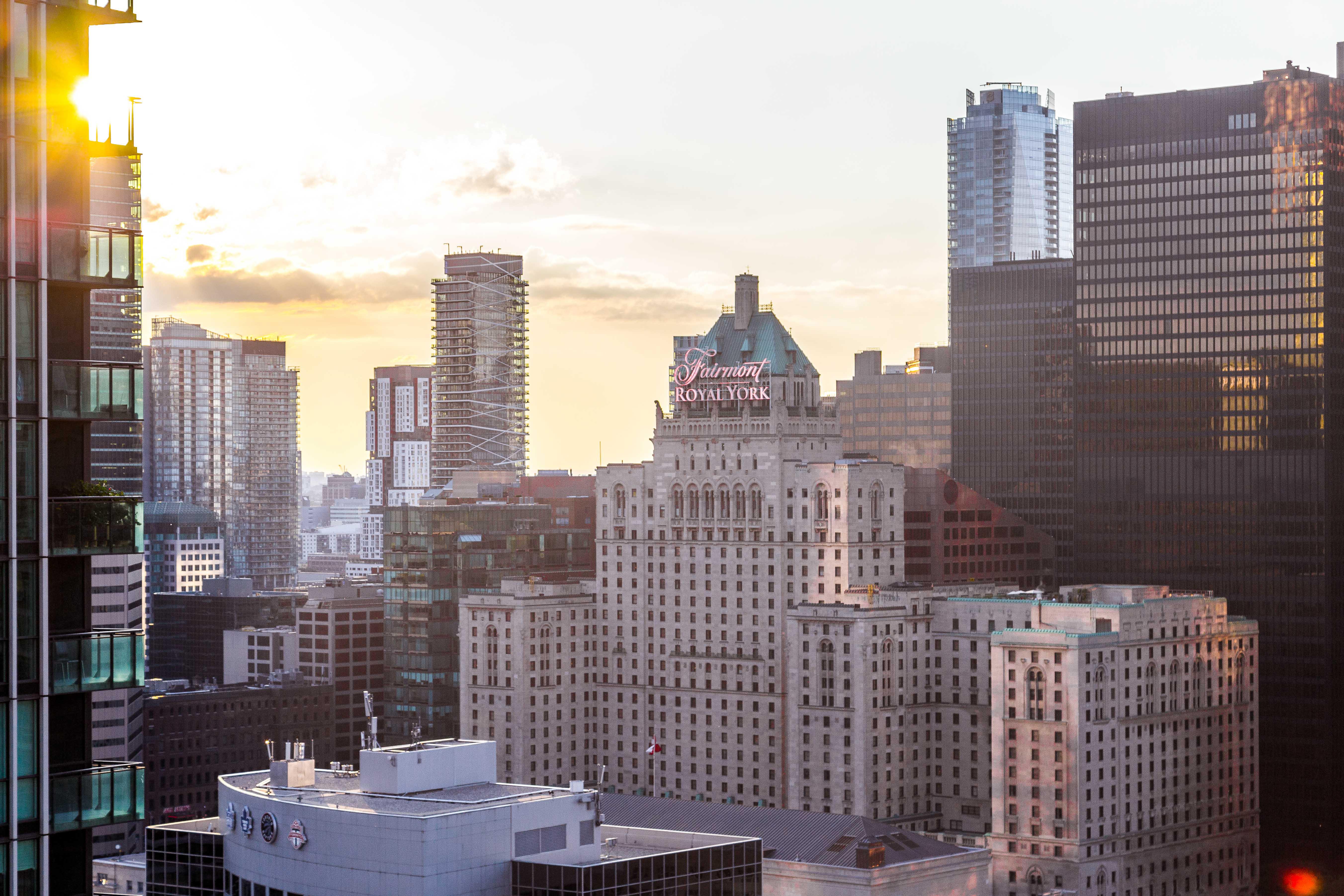 Fairmont Royal York Hotel Toronto Eksteriør billede The hotel in 2015