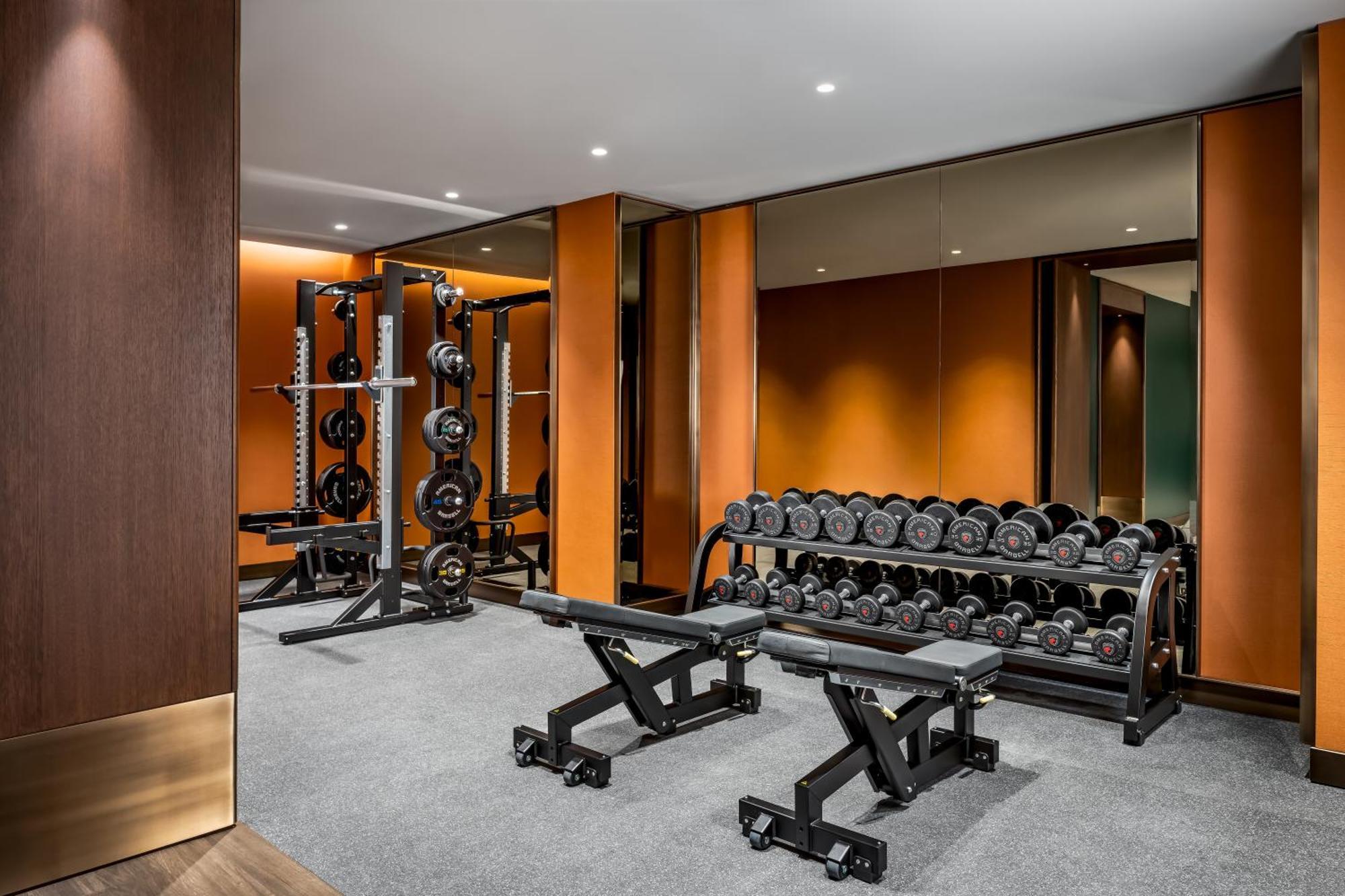 Fairmont Royal York Hotel Toronto Eksteriør billede The gym at the Mandarin Oriental